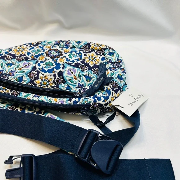 Vera Bradley Essential Compact Sling Backpack.   New With Tags - Picture 7 of 10